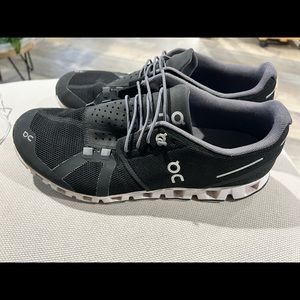 Women's On Cloud Running Shoe Size 9.5 B